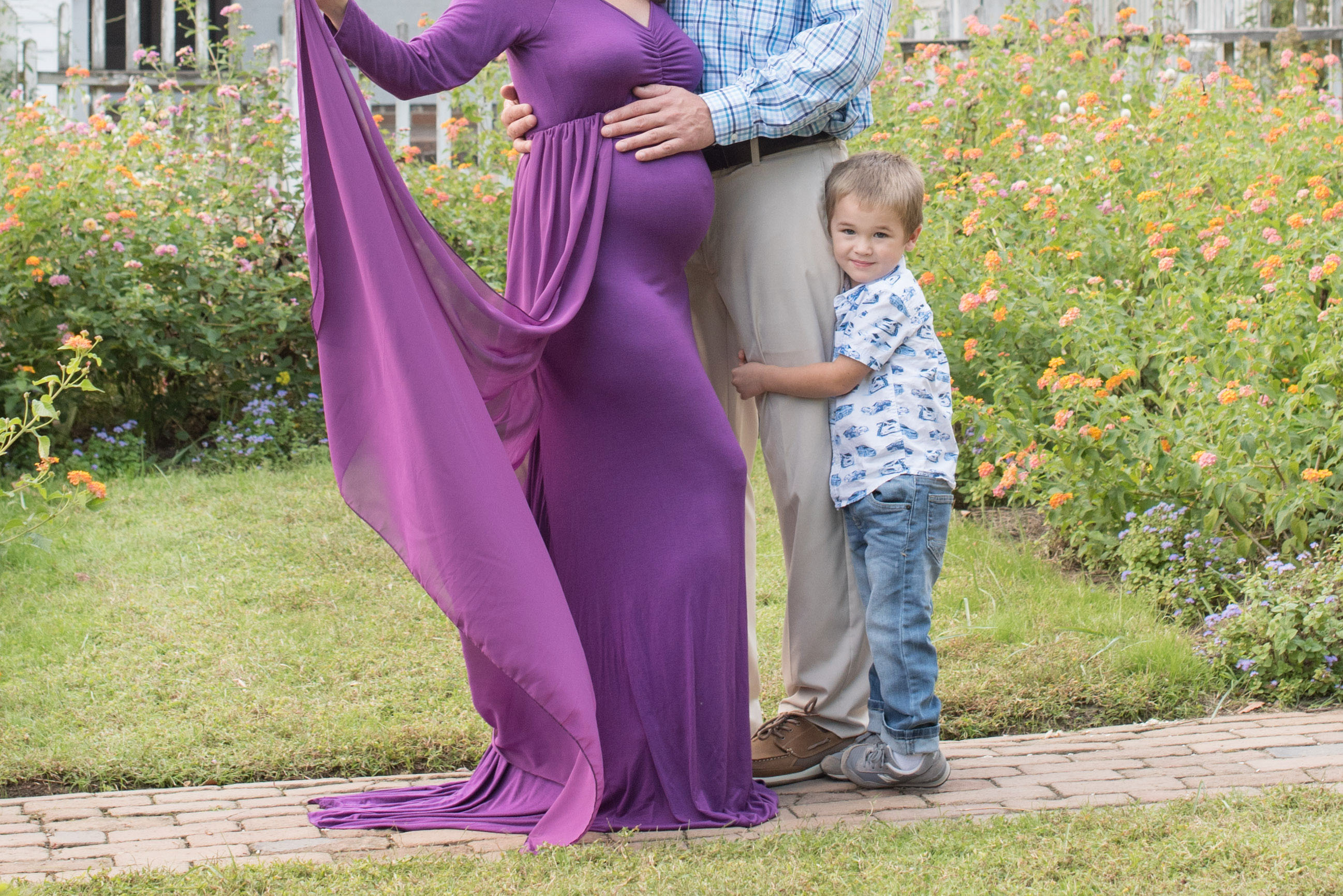 Maternity photography, in Colonial Williamsburg, VA